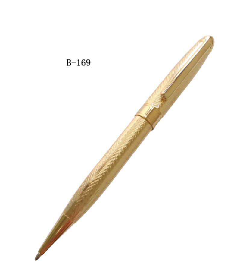 ぺんてる Refillable Ball Point Pen ブラック軸（ピンク